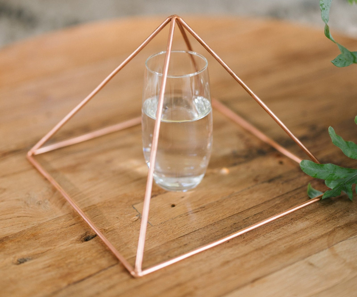Hur använder du en kopparpyramid? Placering, riktning och ritual