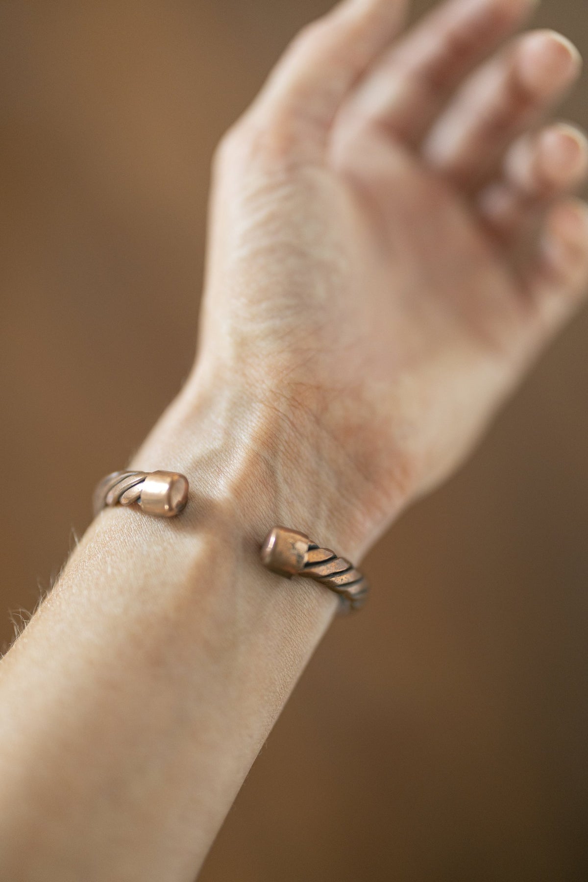 Kopero Koperen Armband Gedraaid, detailfoto van de open uiteinden van de cuff